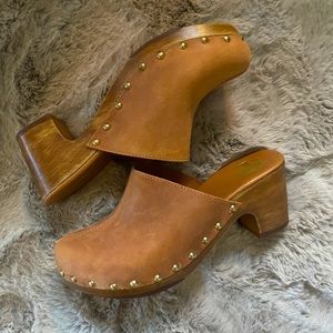 Tan leather ‘Exclusive’ B2 mules/clogs from Browns Shoes. Women’s size 39.